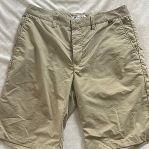 Travis Mathew mens golf shorts, size 33